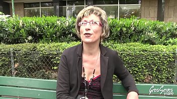 Amélie Nous Réserve Un Trio Chaud Avec Mme Renard Son Ancienne Prof