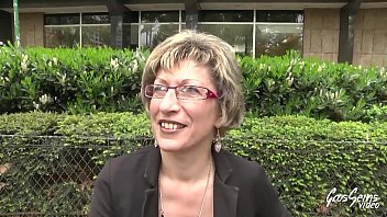 Amélie Nous Réserve Un Trio Chaud Avec Mme Renard Son Ancienne Prof